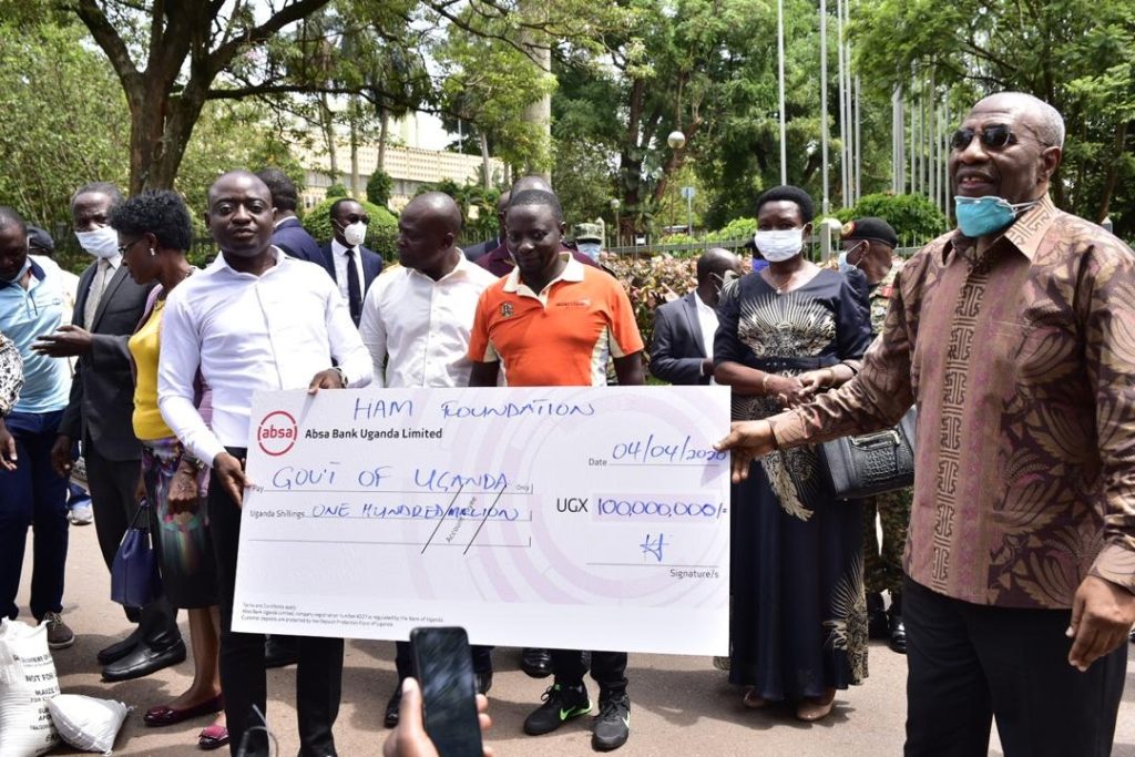City Tycoon Hamis Kiggundu donates 100 million Ugx Cash to the government for food relief distribution program